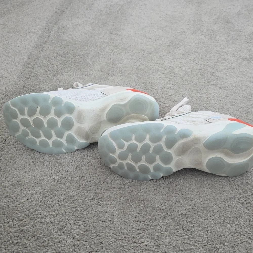 New Balance Women's Sneakers in White and Coral - Picture 2 of 6